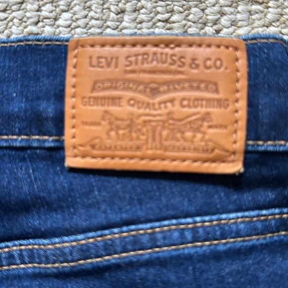 Levi’s 724 dark wash HIGH RISE STRAIGHT WOMEN'S JEANS, size 29 - Picture 5 of 9